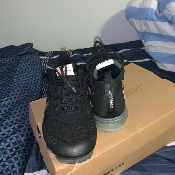 Vapor max off white size 9 - Picture 2 of 7